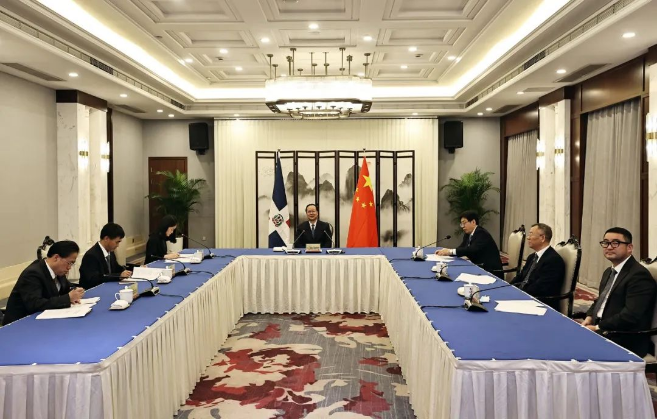 米兰·(milan)中国环境“助力”多米尼加清运垃圾，毛伟明省长出席线上交接仪式